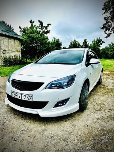 Opel Astra 2011, 178,000 km - 1.4 l - Xaçmaz