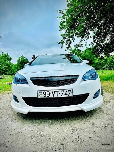 Opel Astra 2011, 178,000 km - 1.4 l - Xaçmaz