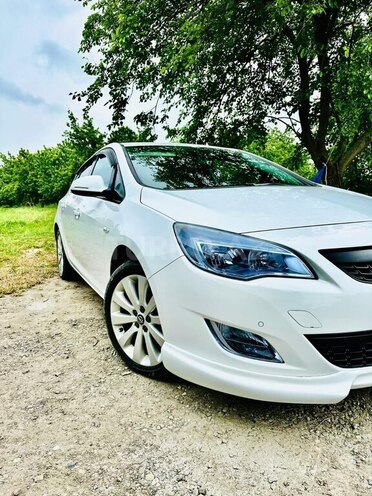 Opel Astra 2011, 178,000 km - 1.4 l - Xaçmaz