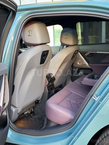 BMW 530e-10
