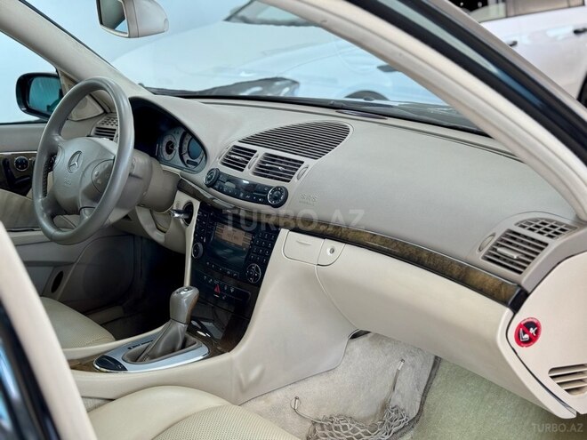 Mercedes E 240-19