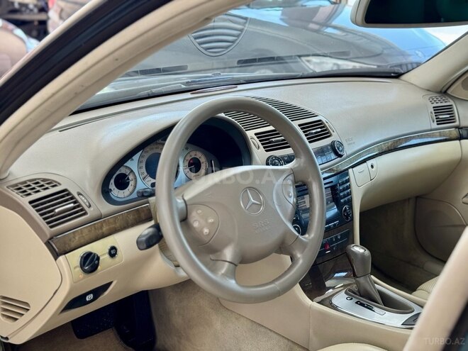 Mercedes E 240-16