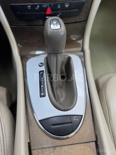 Mercedes E 240-29