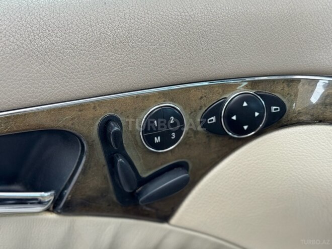 Mercedes E 240-27