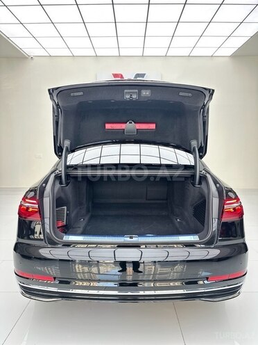 Audi A8-9