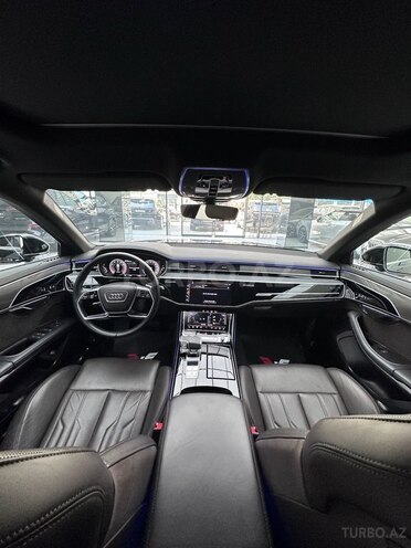 Audi A8-16