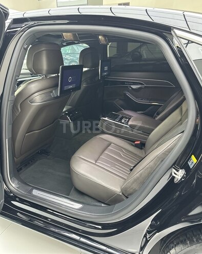 Audi A8-20