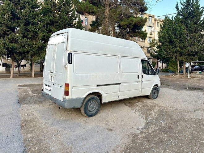 Ford Transit-5