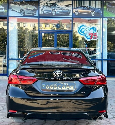 Toyota Camry-12