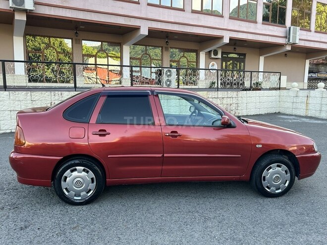 Volkswagen Polo 2001, 278,000 km - 1.6 л - Qax