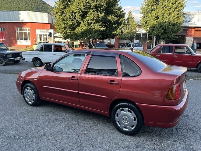 Volkswagen Polo 2001, 278,000 km - 1.6 л - Qax