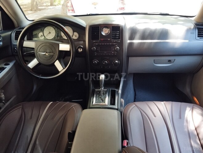Chrysler 300C-8