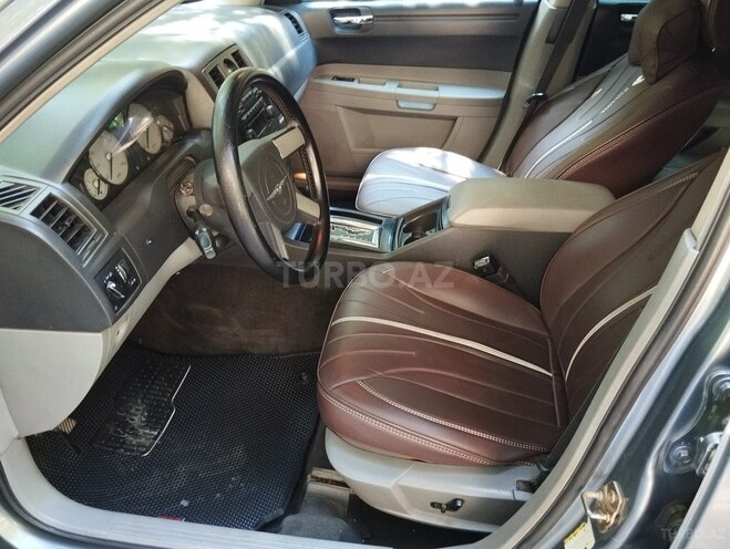 Chrysler 300C-9