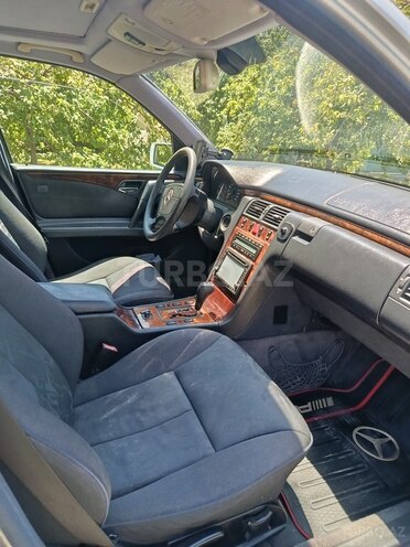 Mercedes E 240 1998, 259,000 km - 2.4 l - Qəbələ