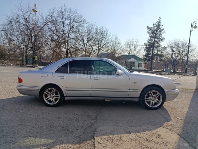 Mercedes E 240 1998, 259,000 km - 2.4 l - Qəbələ