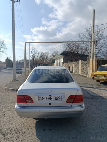 Mercedes E 240 1998, 259,000 km - 2.4 l - Qəbələ