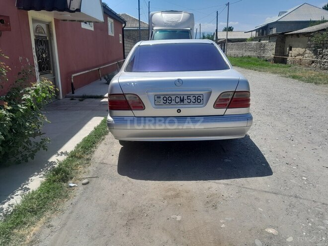 Mercedes E 240 2002, 350,000 km - 2.6 l - Quba