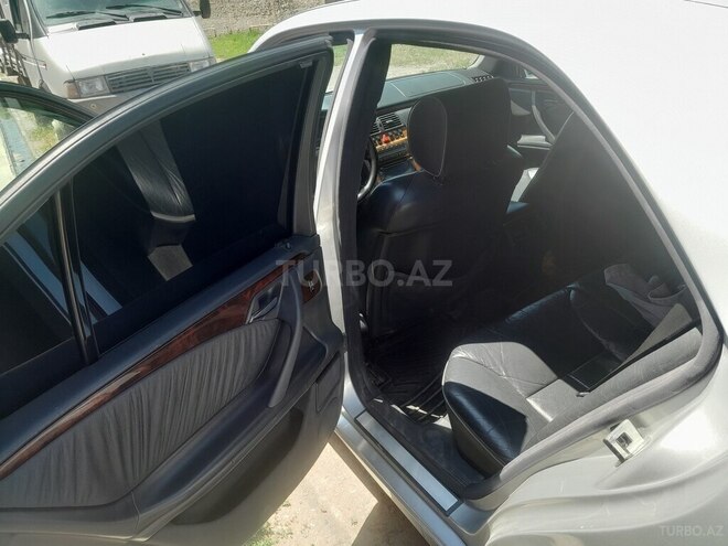 Mercedes E 240 2002, 350,000 km - 2.6 l - Quba