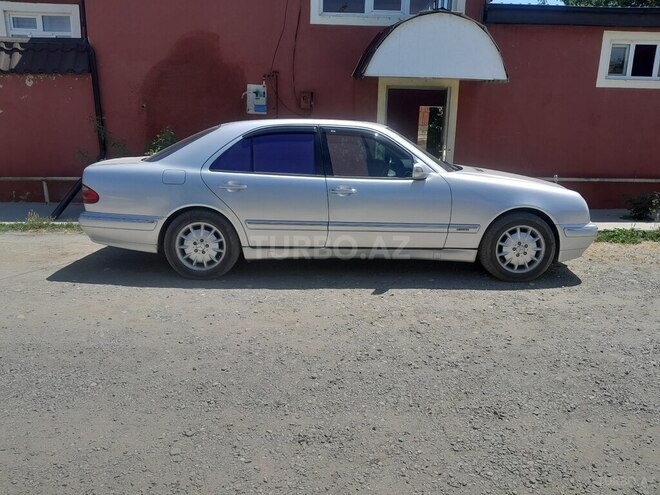 Mercedes E 240 2002, 350,000 km - 2.6 l - Quba