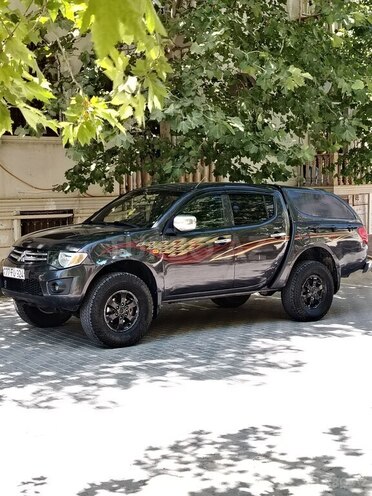 Mitsubishi L200 2012, 273,000 km - 2.5 l - Bakı