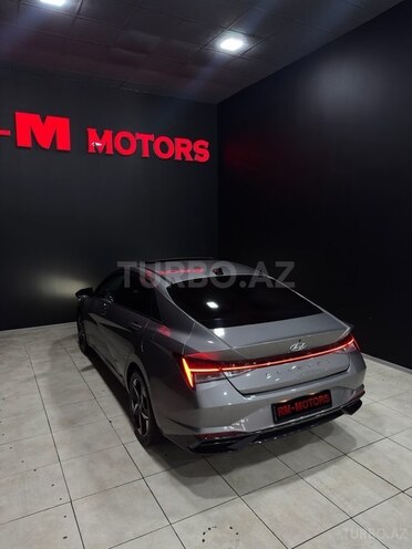 Hyundai Elantra-10