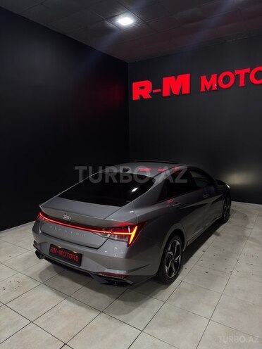 Hyundai Elantra-9