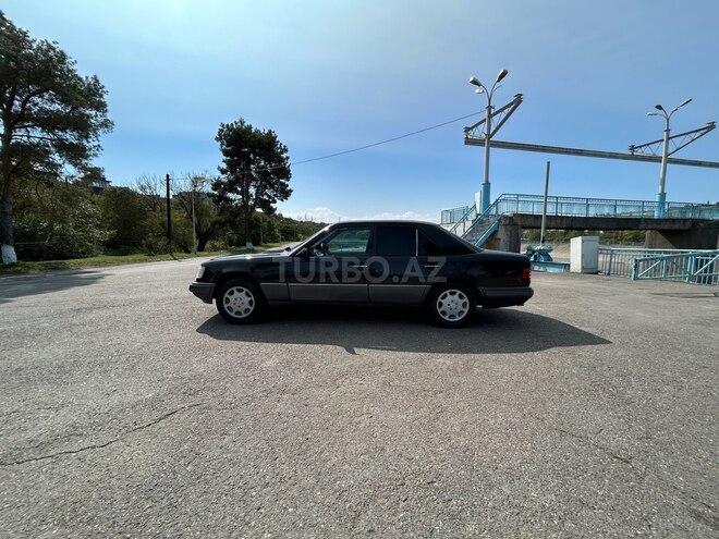 Mercedes E 200 1994, 465,680 km - 2.0 л - Quba