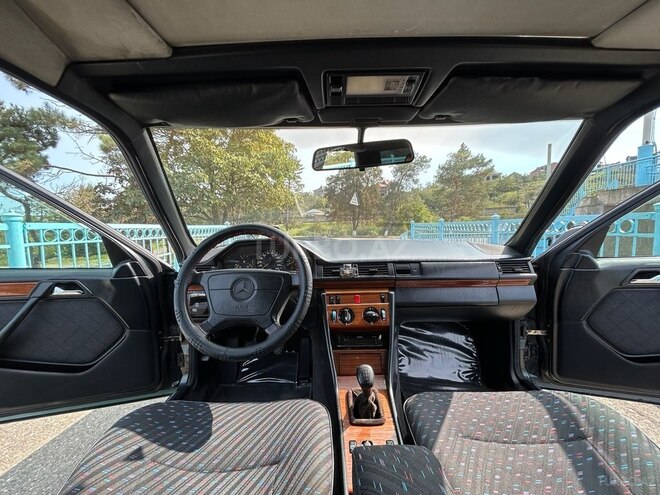 Mercedes E 200 1994, 465,680 km - 2.0 л - Quba