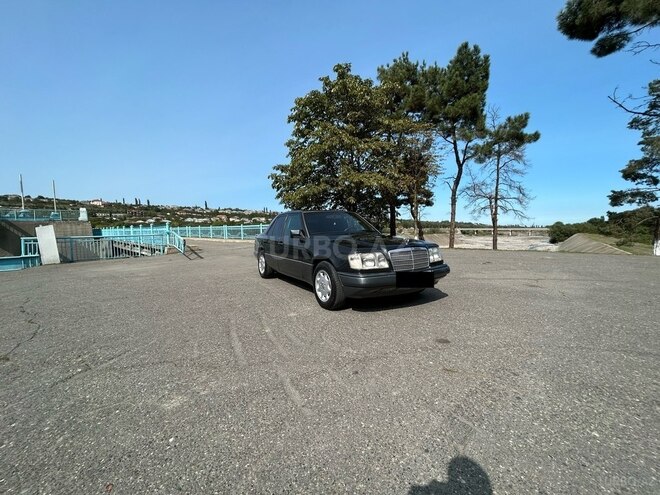 Mercedes E 200 1994, 465,680 km - 2.0 л - Quba