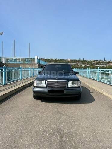 Mercedes E 200 1994, 465,680 km - 2.0 л - Quba