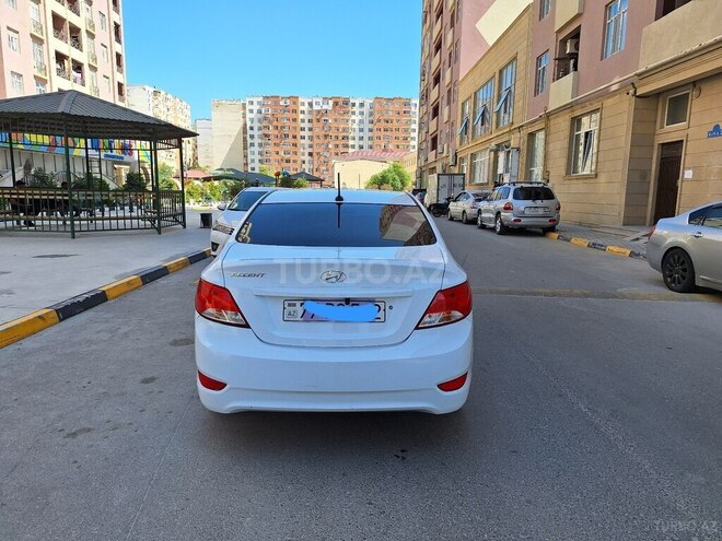 Hyundai Accent-2