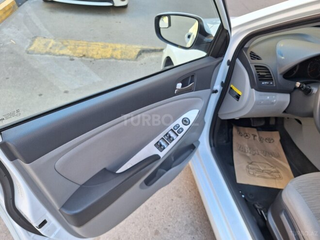 Hyundai Accent-9
