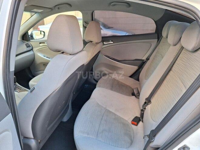 Hyundai Accent-10