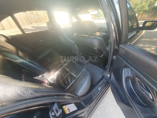 BMW 528 1999, 264,000 km - 2.8 l - Bakı