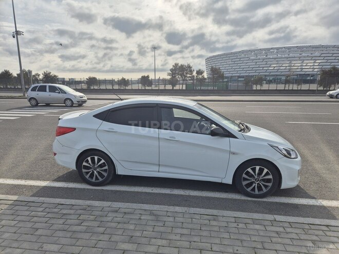 Hyundai Accent-5