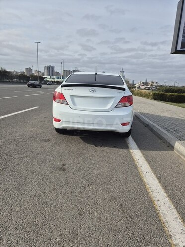Hyundai Accent-2