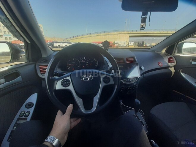 Hyundai Accent-3