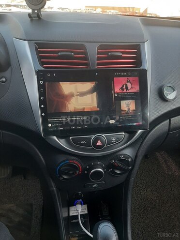 Hyundai Accent-7