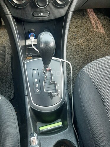 Hyundai Accent-6
