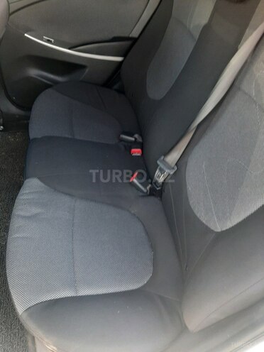 Hyundai Accent-9