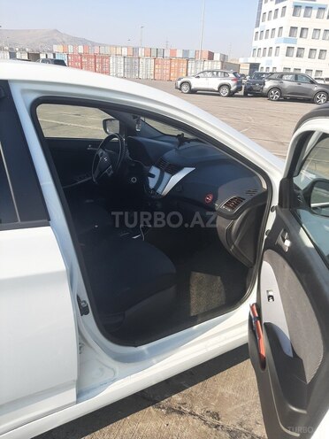 Hyundai Accent-11