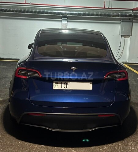 Tesla Model Y-4