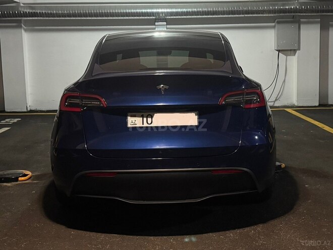 Tesla Model Y-7