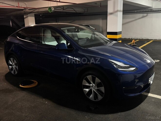 Tesla Model Y-5