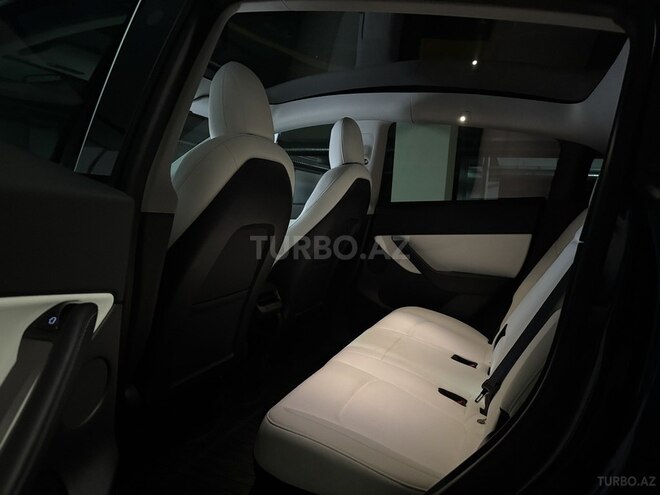 Tesla Model Y-9