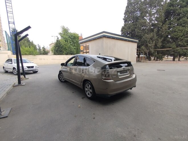 Toyota Prius-8