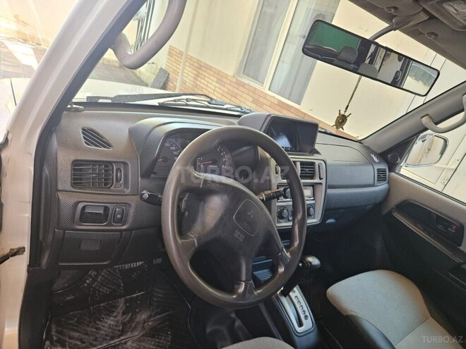 Mitsubishi Pajero io 2001, 215,000 km - 2.0 l - Bakı