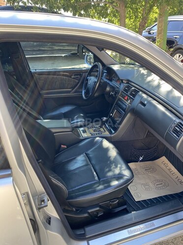 Mercedes E 280 2000, 458,000 km - 2.8 л - Bakı