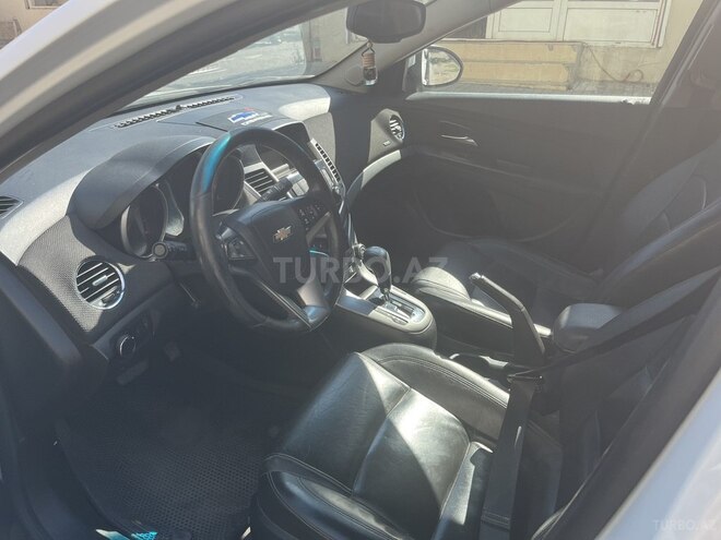 Chevrolet Cruze-12