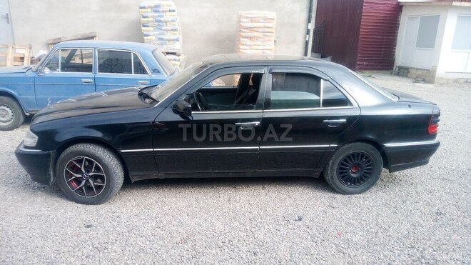 Mercedes C 220 1995, 76,000 km - 2.2 l - Qusar